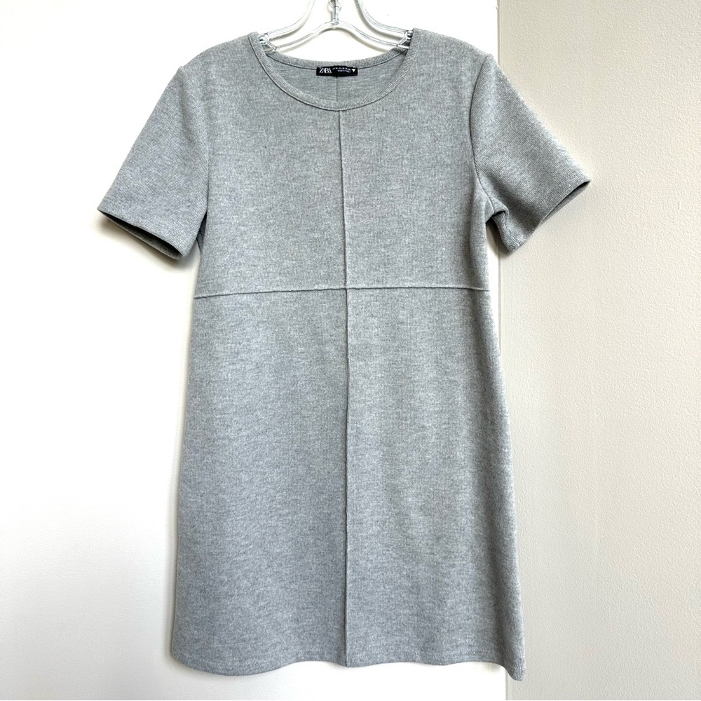 ZARA Mini Sweater Dress or Tunic Exposed Seems Short Sleeve Light Gray Shift Fit